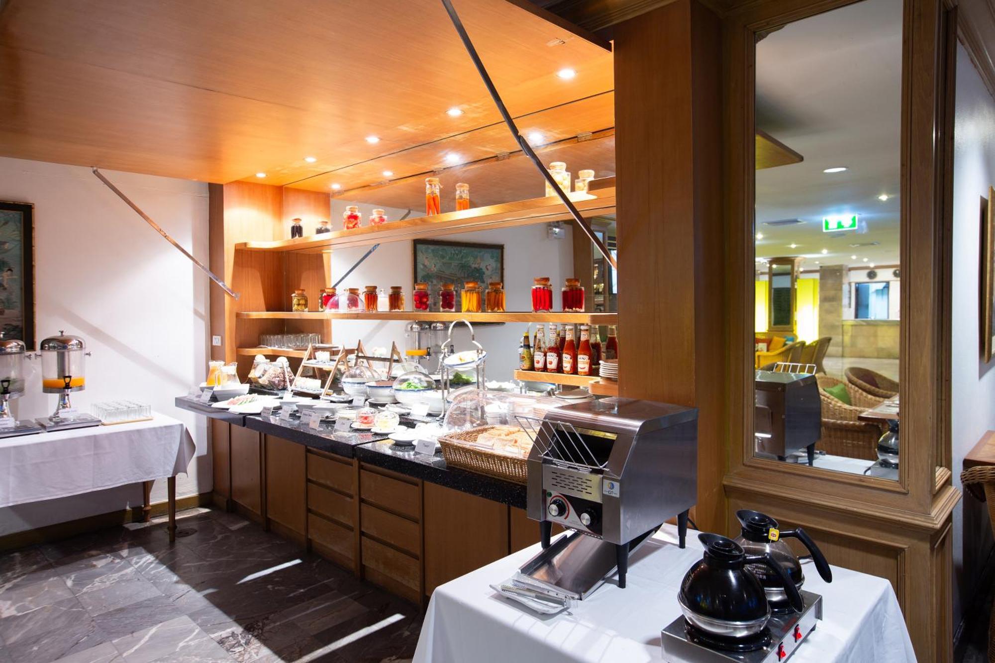 The Tarntawan Hotel Surawong Bangkok Bagian luar foto