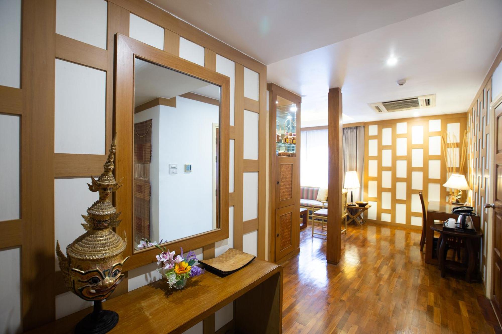 The Tarntawan Hotel Surawong Bangkok Bagian luar foto
